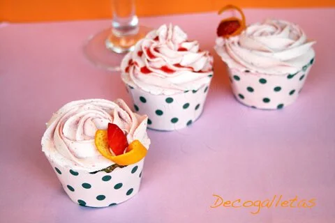 Cupcakes fresa y naranja natural